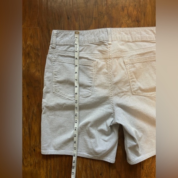 Riders Mid Rise Shorts Women’s Size 10 - Picture 4 of 6